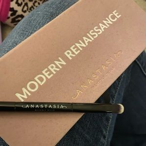 🌟ABH Modern Renaissance palette good condition